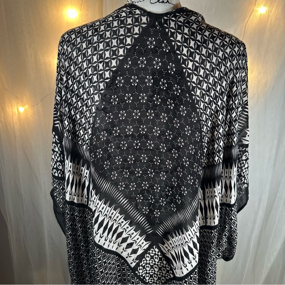 Kimono‎ Women’s One Size Black & White Pattern Design Light Fabric No Brand - Picture 5 of 7